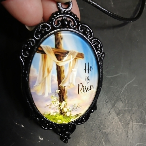 Black cord and pendant cross he is risen Christian catholic cameo necklace - Picture 1 of 6